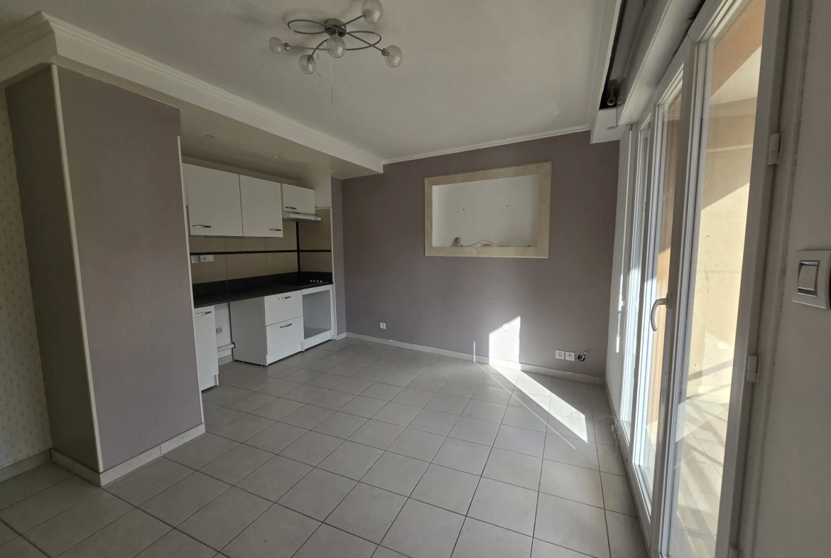 Appartement 3 pièces à Saint André à proximité de Nice avec parking et balcon 