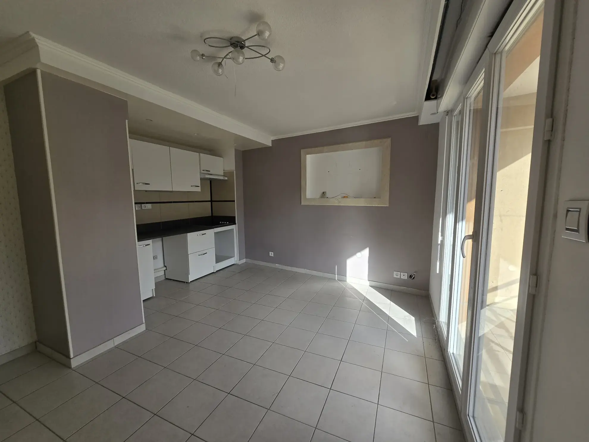 Appartement 3 pièces à Saint André à proximité de Nice avec parking et balcon 