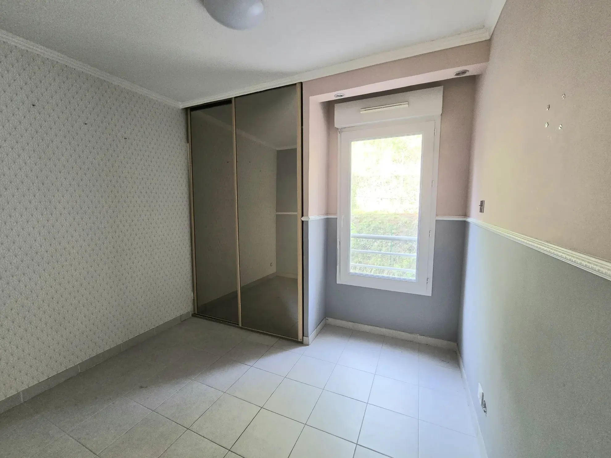Appartement 3 pièces à Saint André à proximité de Nice avec parking et balcon 