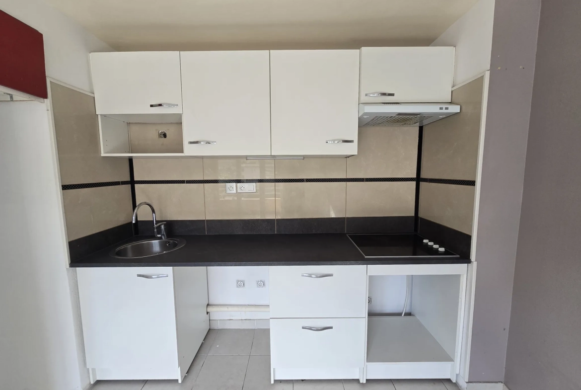 Appartement 3 pièces à Saint André à proximité de Nice avec parking et balcon 