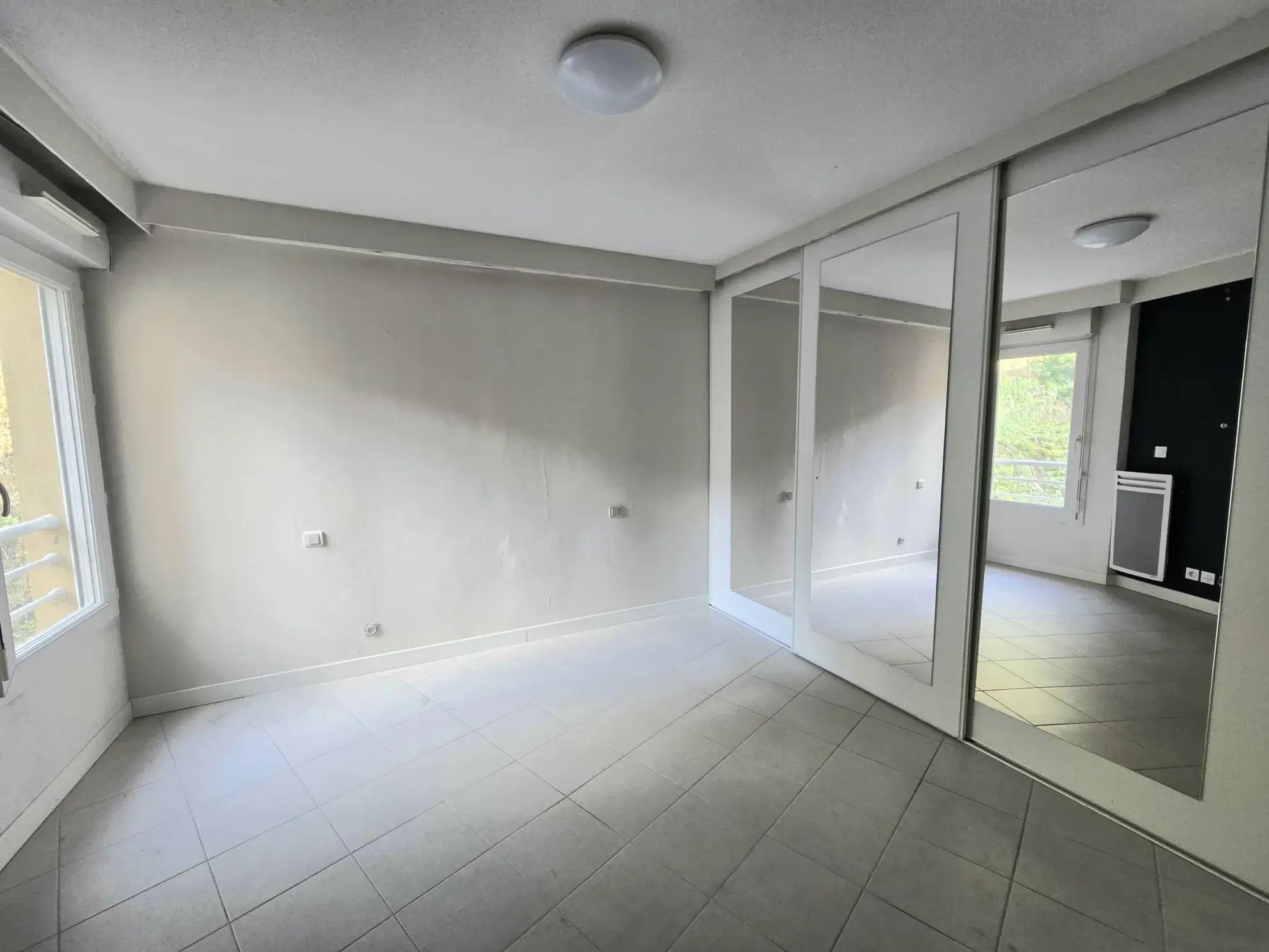 Appartement 3 pièces à Saint André à proximité de Nice avec parking et balcon 