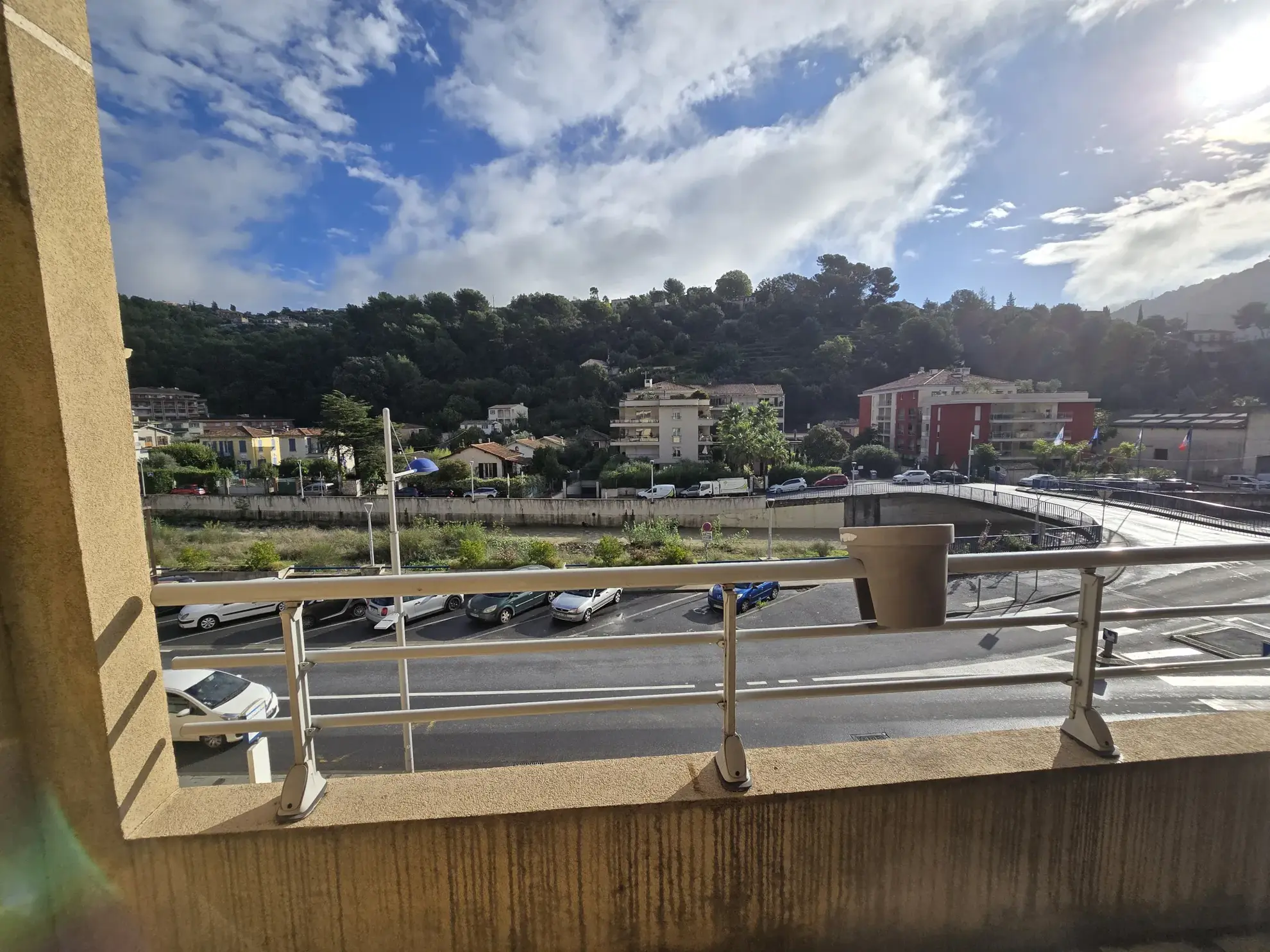 Appartement 3 pièces à Saint André à proximité de Nice avec parking et balcon 