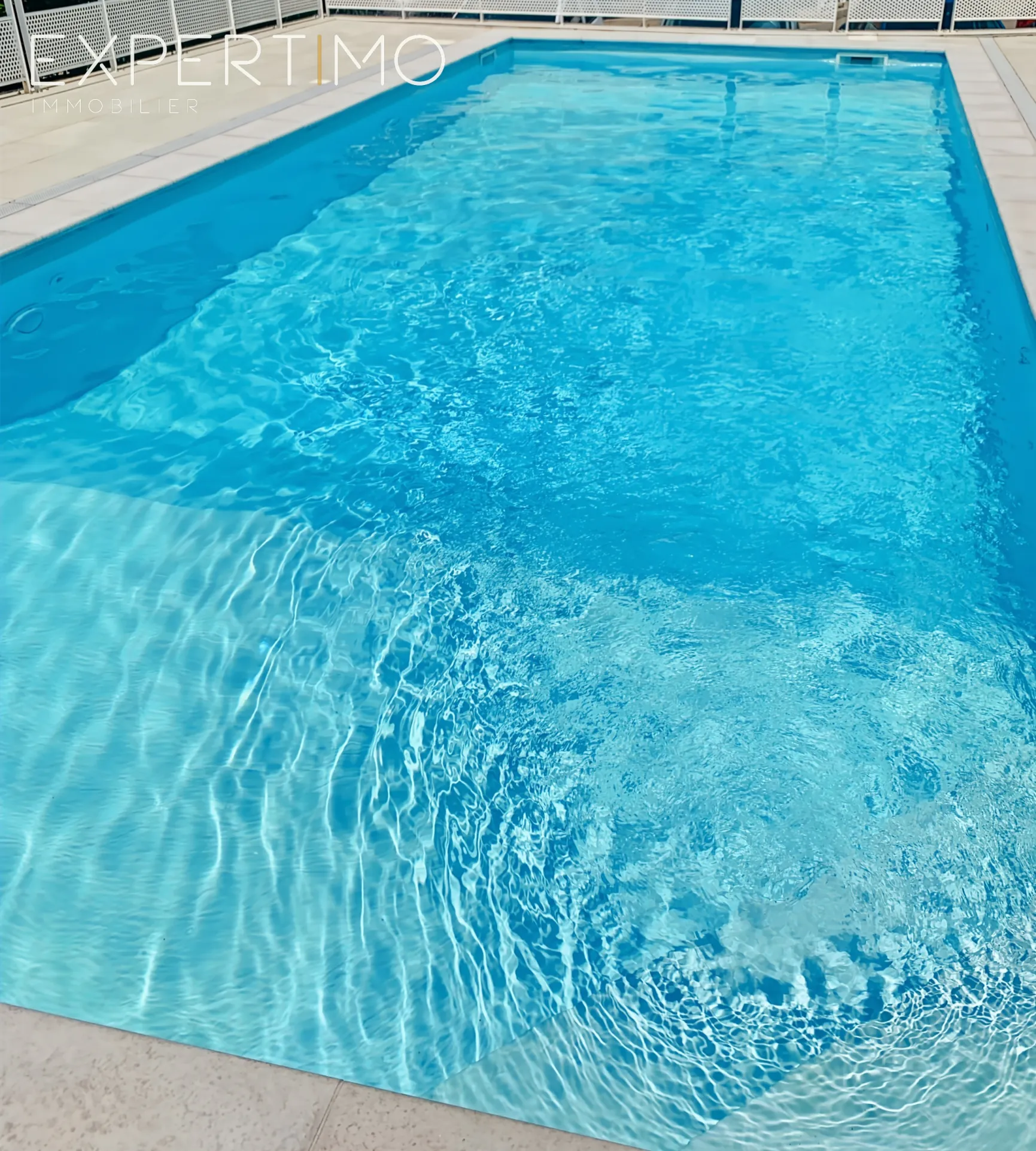 Appartement T2 avec terrasse, piscine et garage à Fuveau (13710) 