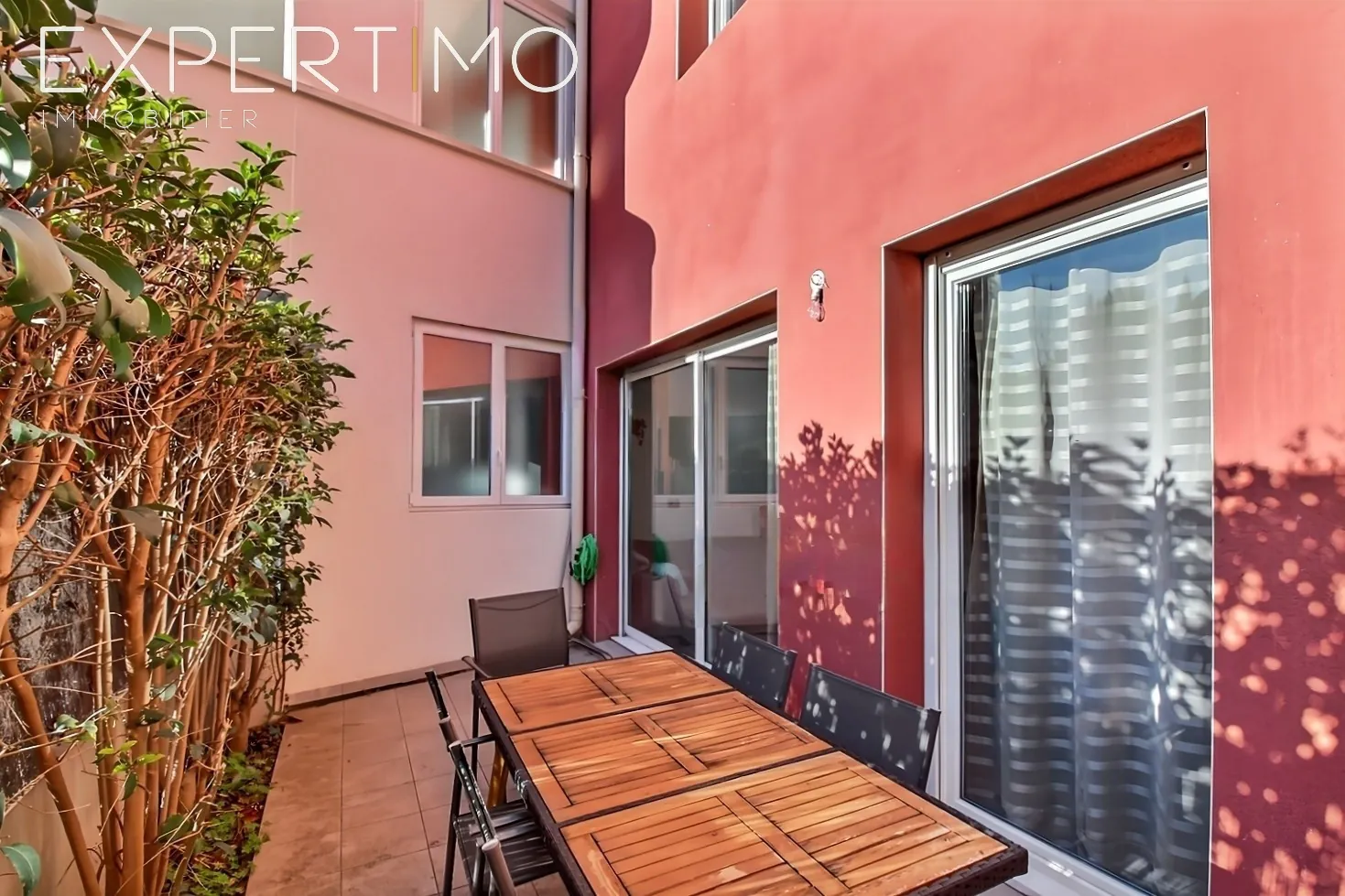 Appartement T2 avec terrasse, piscine et garage à Fuveau (13710) 