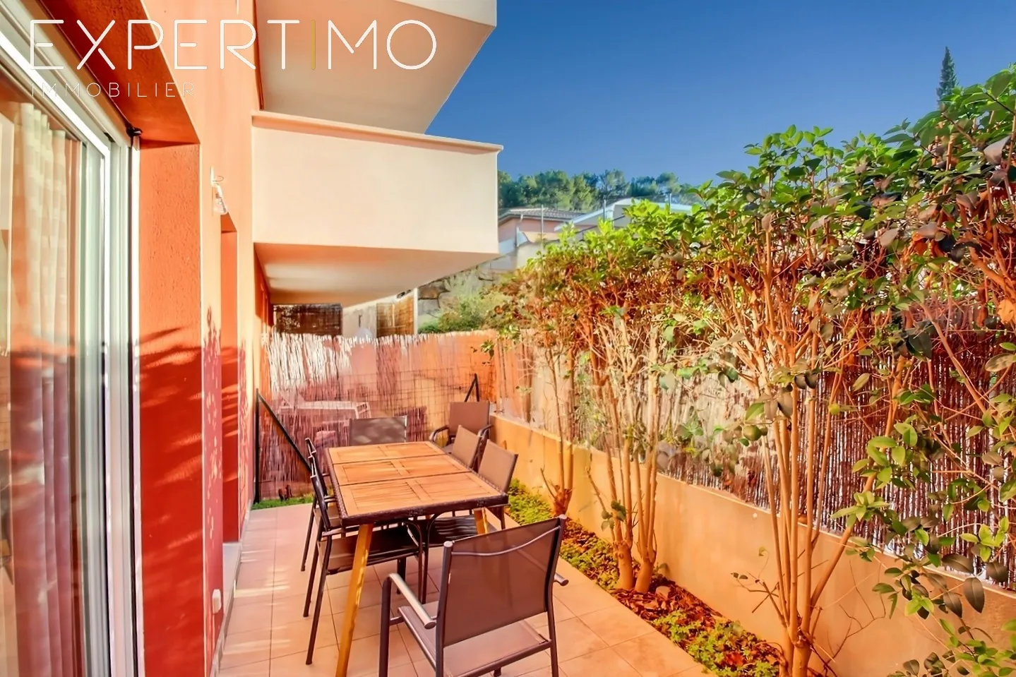 Appartement T2 avec terrasse, piscine et garage à Fuveau (13710) 