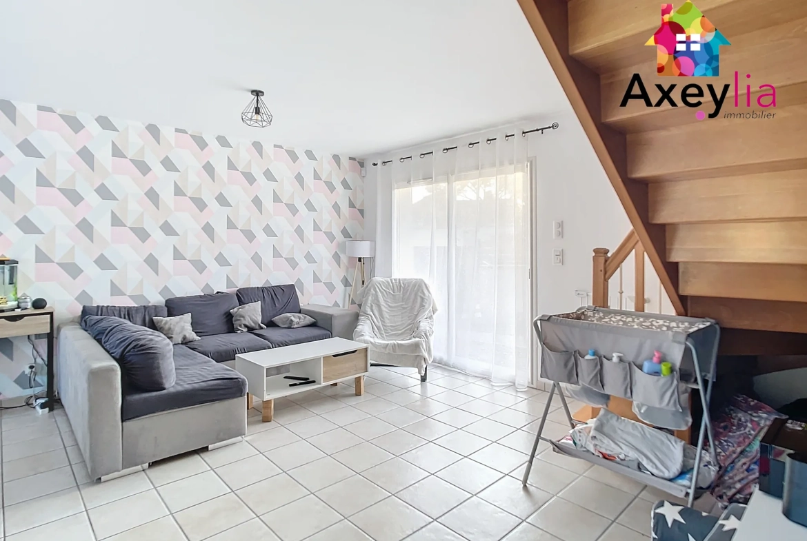 Maison à vendre à Saint-Romain-la-Motte avec piscine et terrain clos 