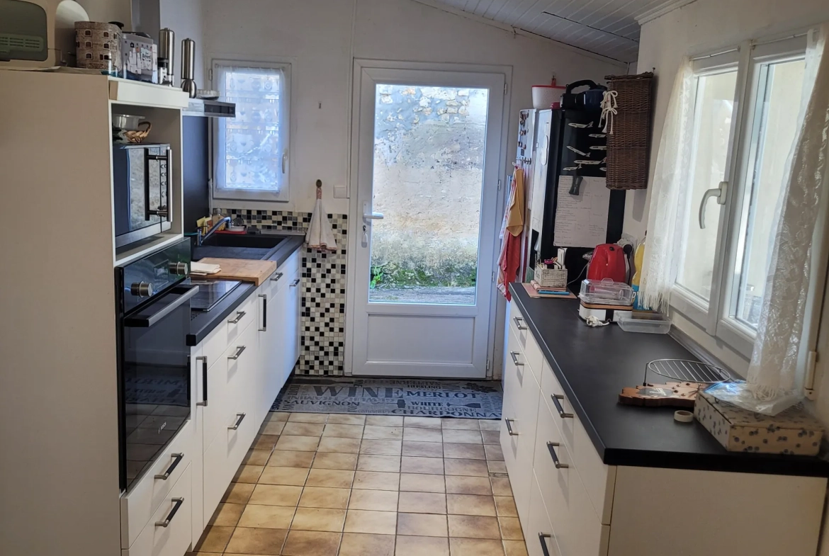 Maison de village rénovée avec piscine à Saint-Genis de Saintonge 