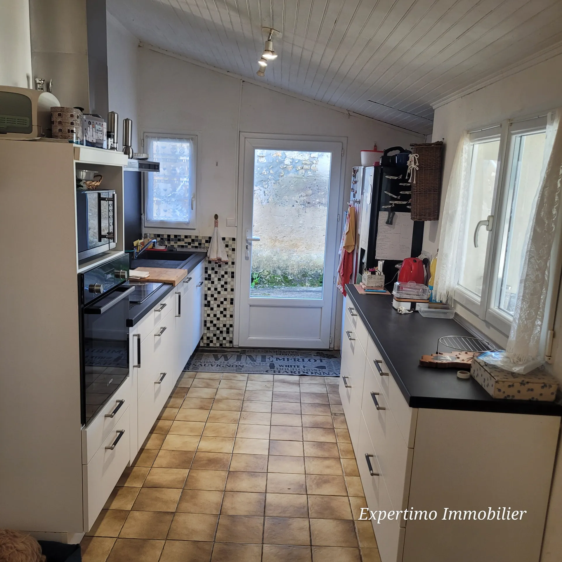 Maison de village rénovée avec piscine à Saint-Genis de Saintonge 