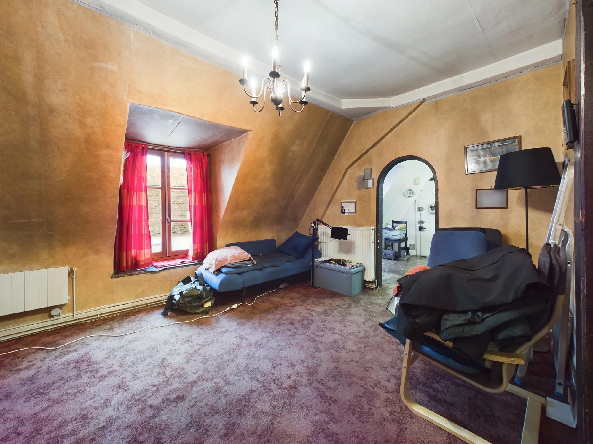 Appartement de 54,85 m² au centre-ville de Nevers avec potentiel d'aménagement 