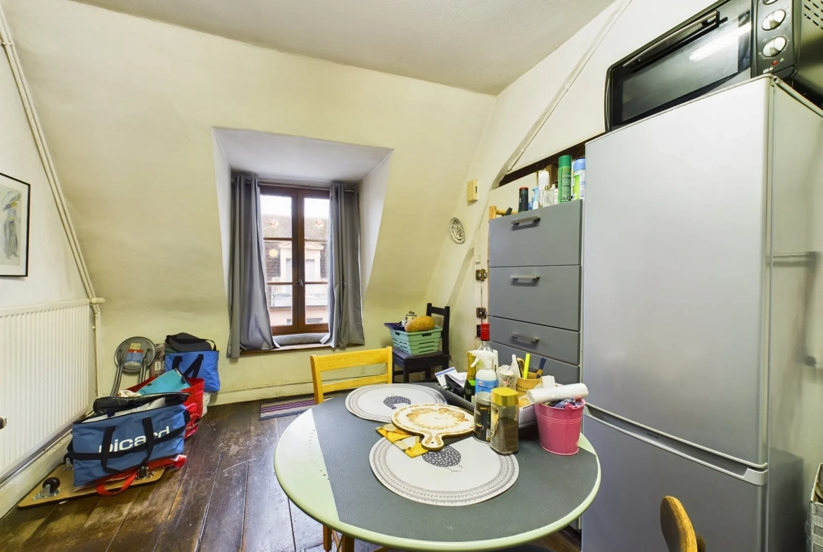 Appartement de 54,85 m² au centre-ville de Nevers avec potentiel d'aménagement 