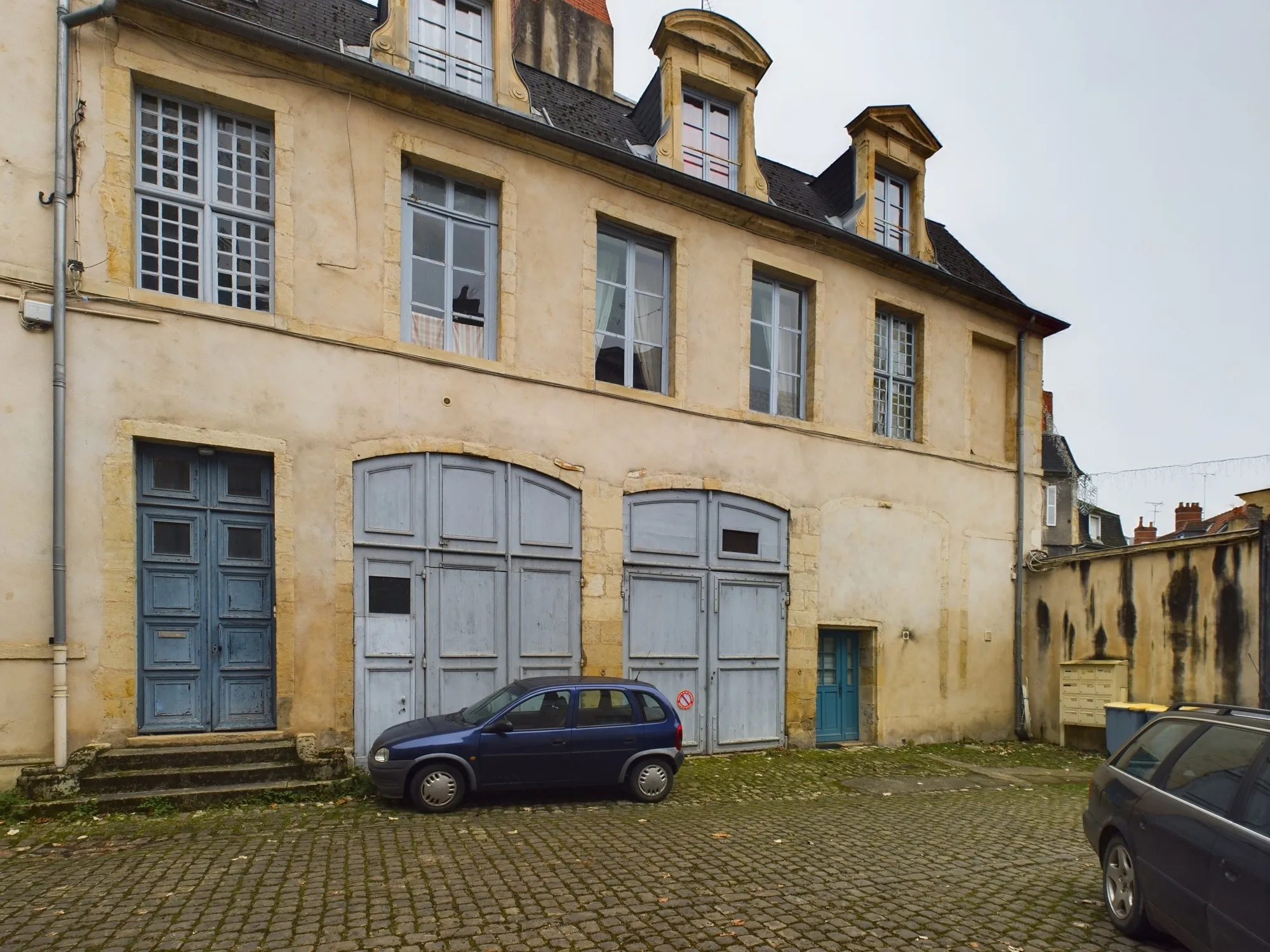 Appartement de 54,85 m² au centre-ville de Nevers avec potentiel d'aménagement 