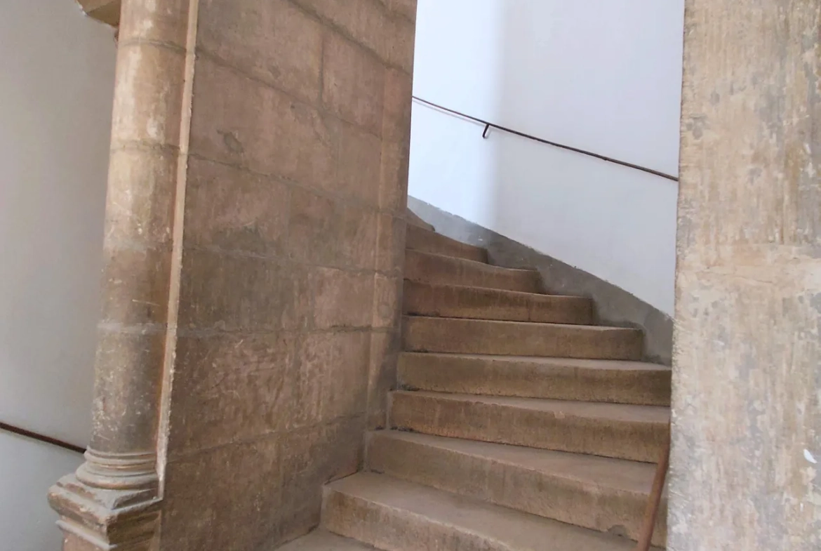 Belle maison ancienne du 15ème siècle à Villefranche de Rouergue 