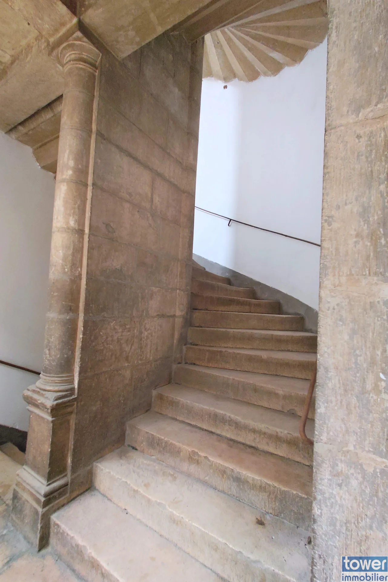 Belle maison ancienne du 15ème siècle à Villefranche de Rouergue 