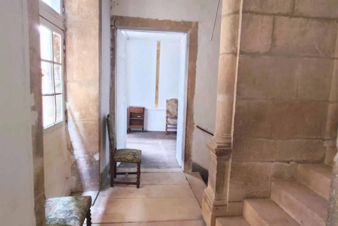 Belle maison ancienne du 15ème siècle à Villefranche de Rouergue 