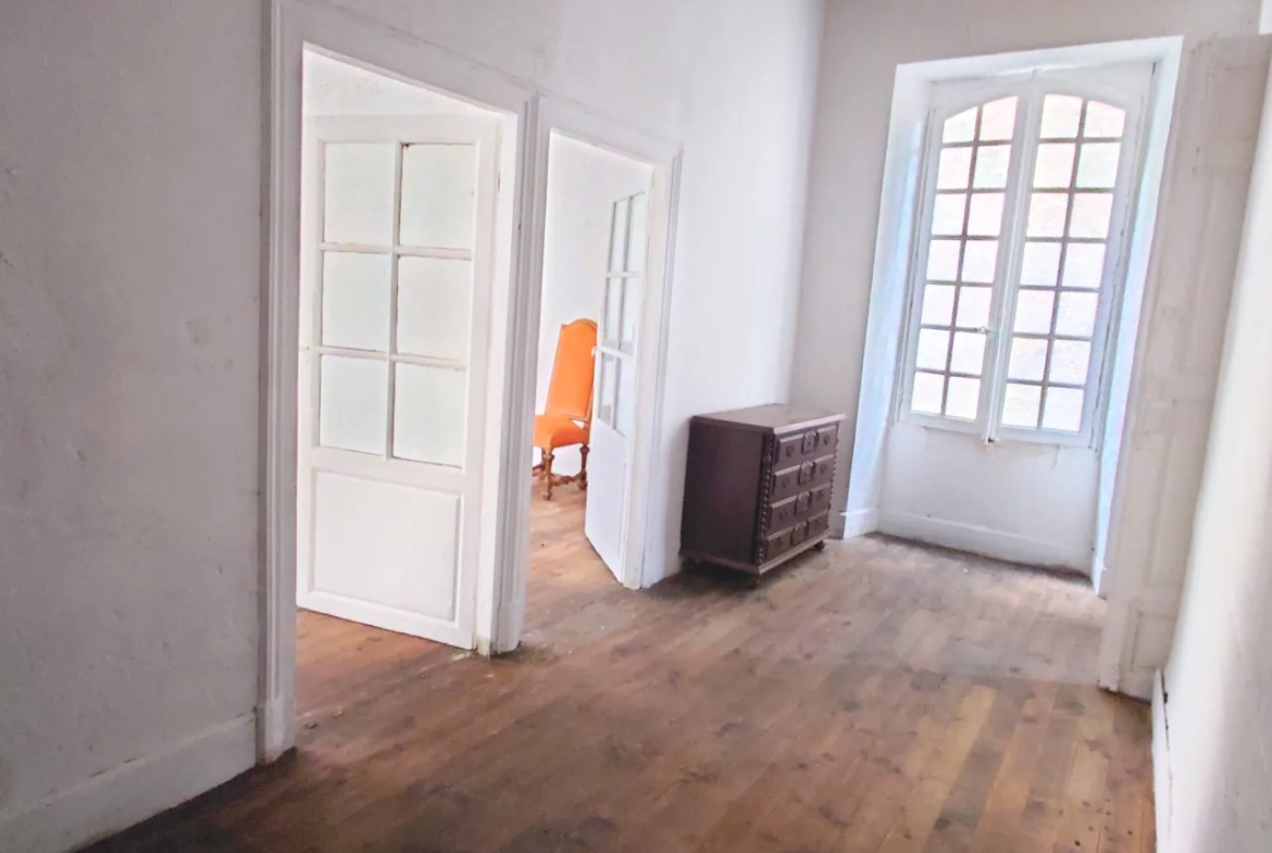 Belle maison ancienne du 15ème siècle à Villefranche de Rouergue 