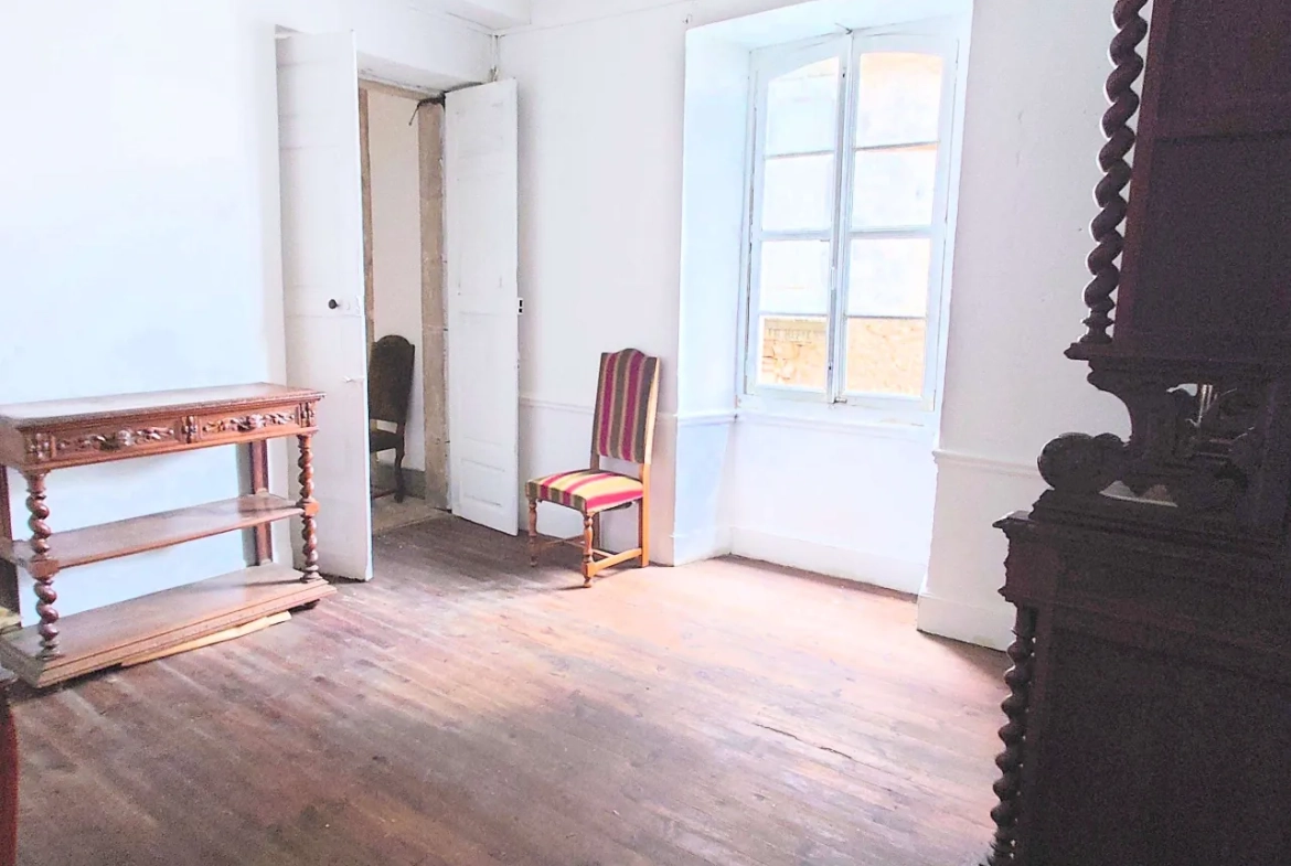 Belle maison ancienne du 15ème siècle à Villefranche de Rouergue 