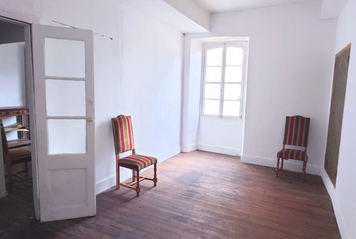 Belle maison ancienne du 15ème siècle à Villefranche de Rouergue 