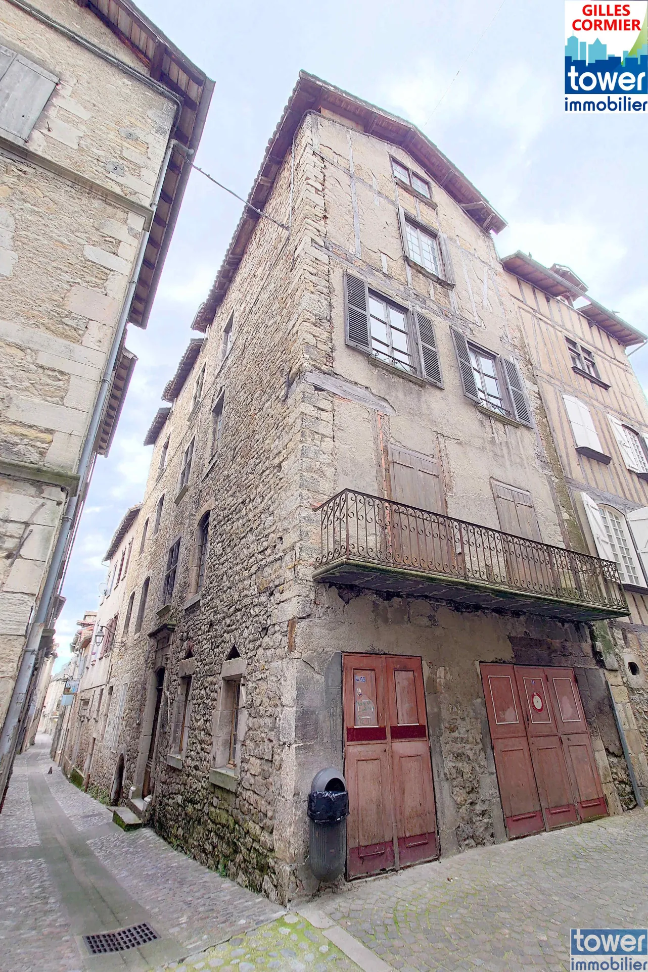 Belle maison ancienne du 15ème siècle à Villefranche de Rouergue 