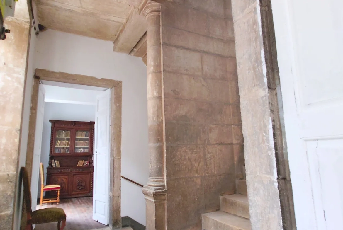 Belle maison ancienne du 15ème siècle à Villefranche de Rouergue 