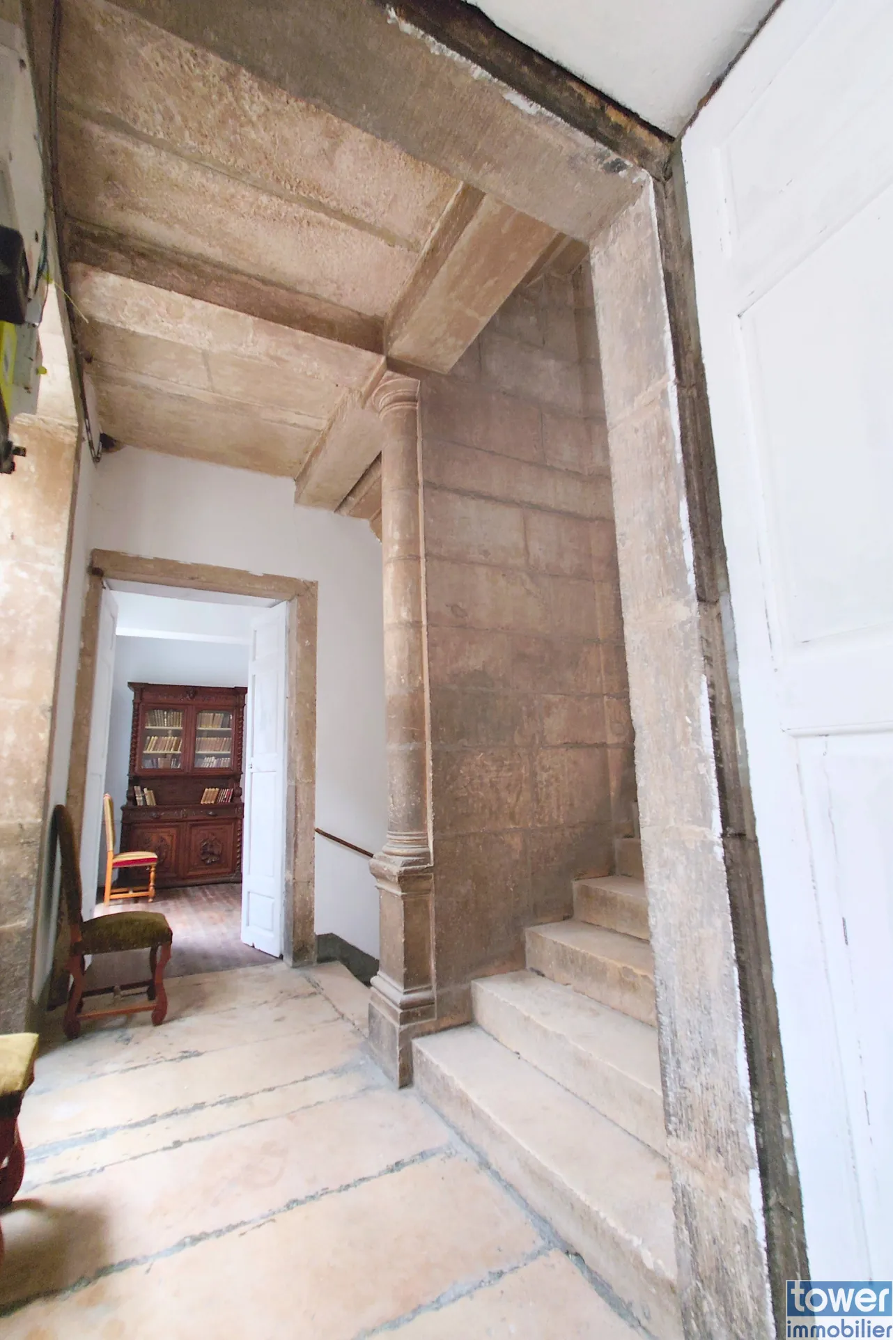 Belle maison ancienne du 15ème siècle à Villefranche de Rouergue 