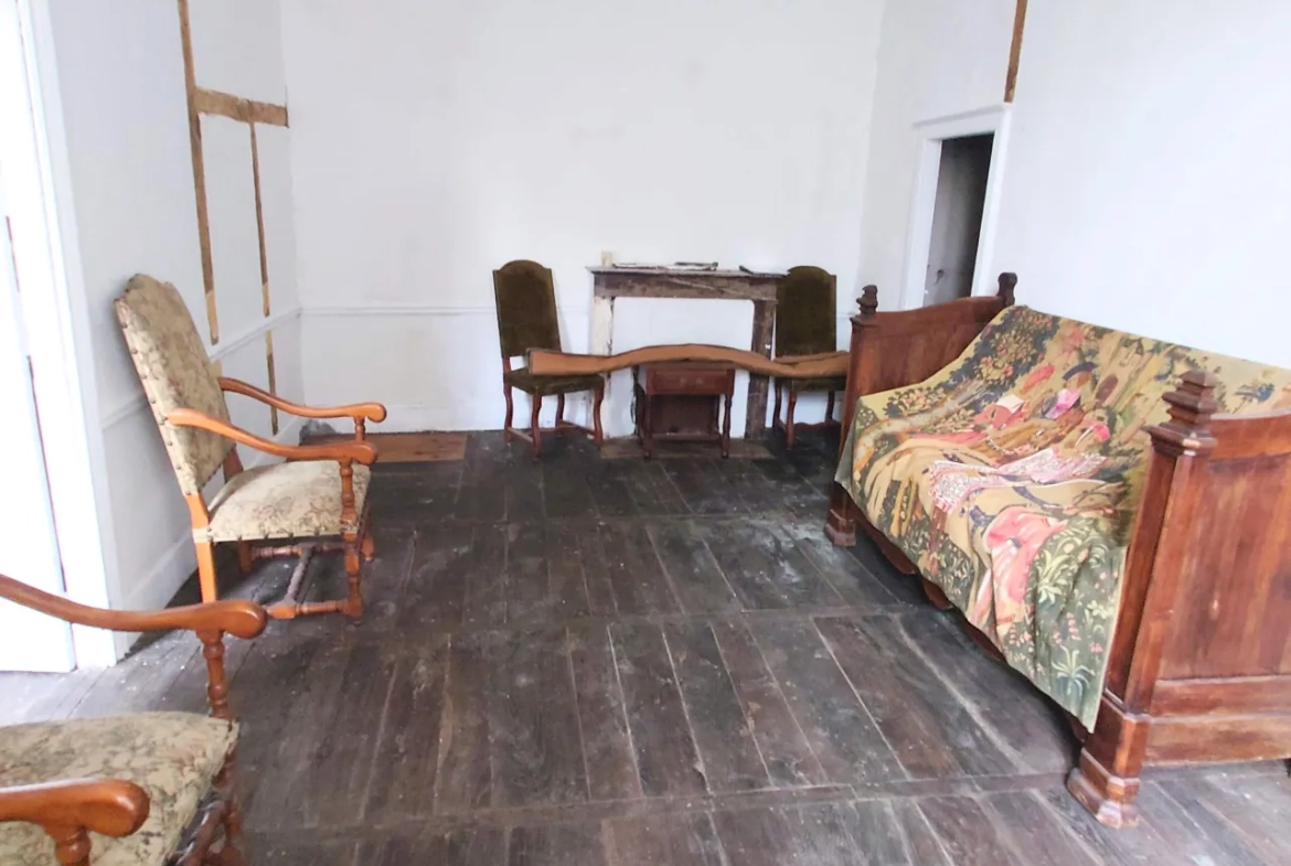 Belle maison ancienne du 15ème siècle à Villefranche de Rouergue 