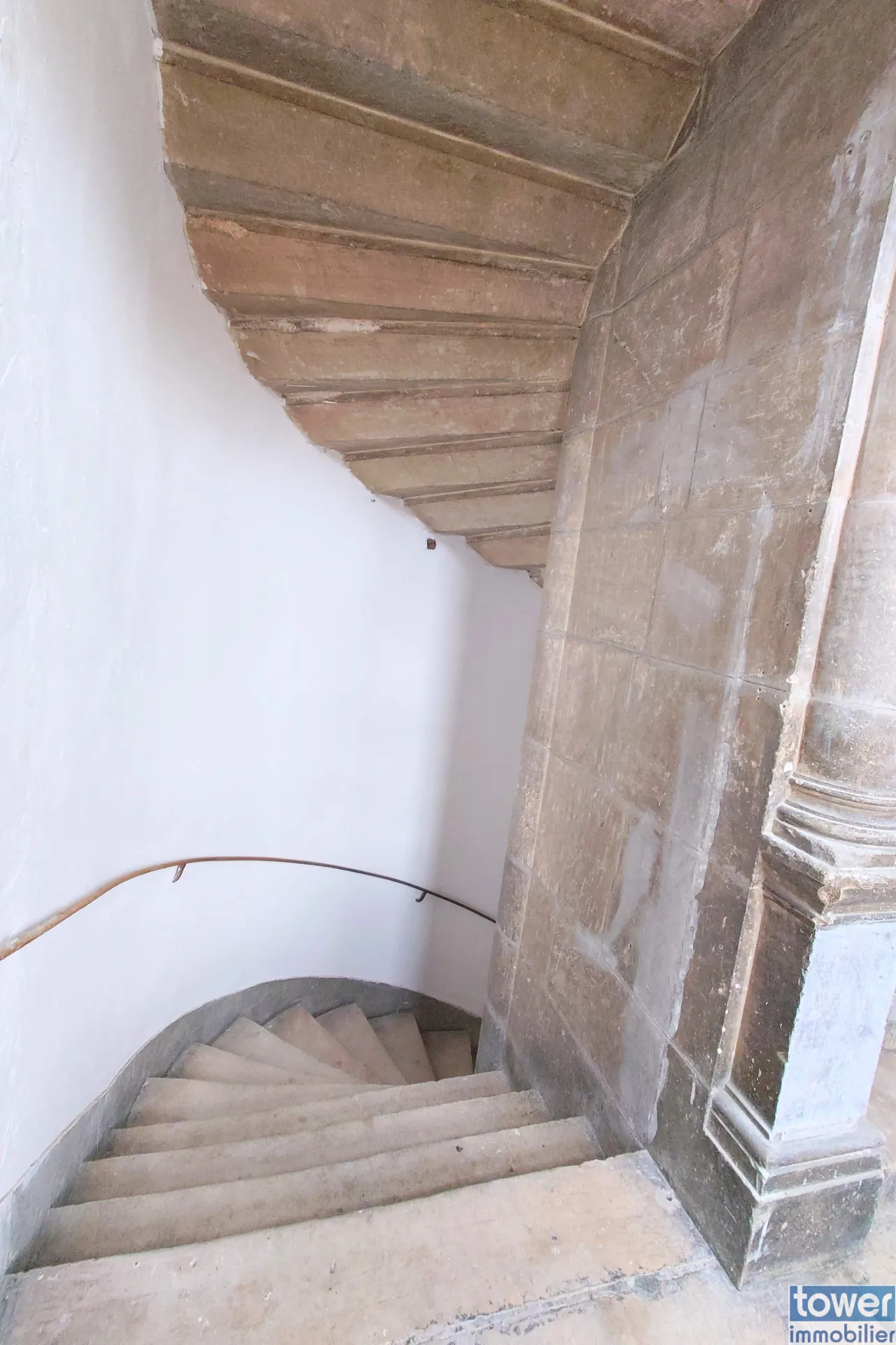 Belle maison ancienne du 15ème siècle à Villefranche de Rouergue 