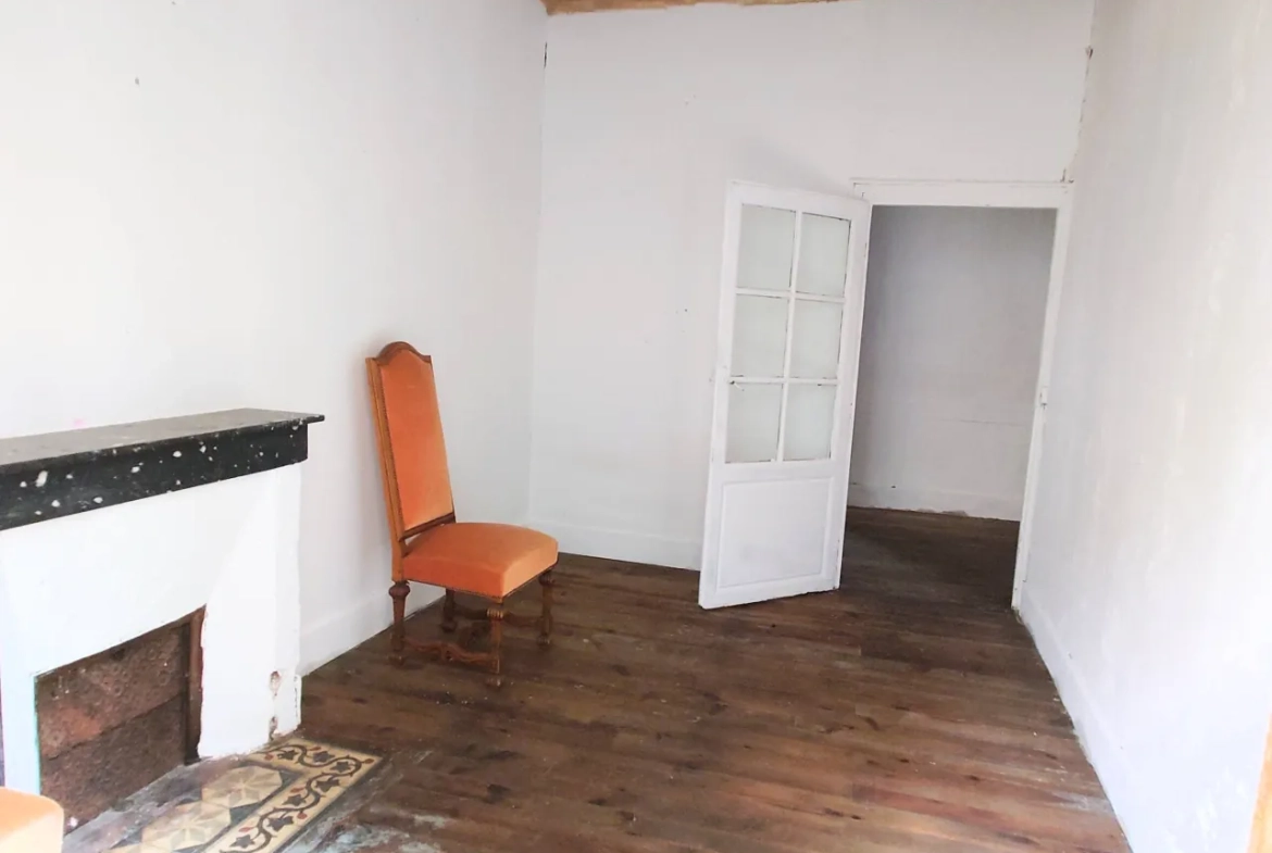 Belle maison ancienne du 15ème siècle à Villefranche de Rouergue 