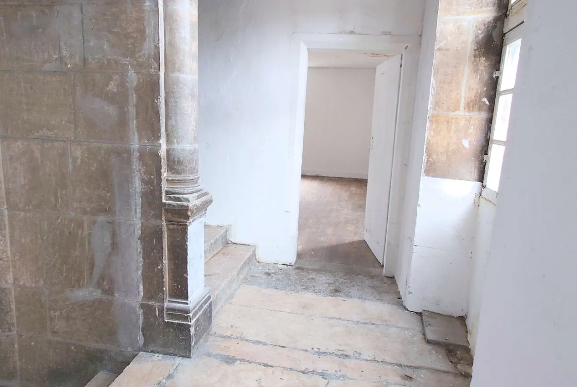 Belle maison ancienne du 15ème siècle à Villefranche de Rouergue 