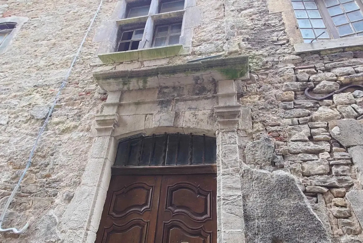 Belle maison ancienne du 15ème siècle à Villefranche de Rouergue 