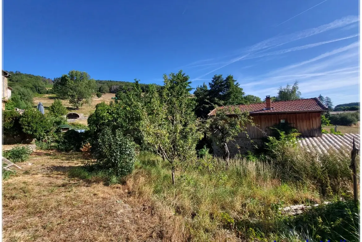 Maison à vendre à Gluiras de 108 m² avec jardin et studio indépendant 