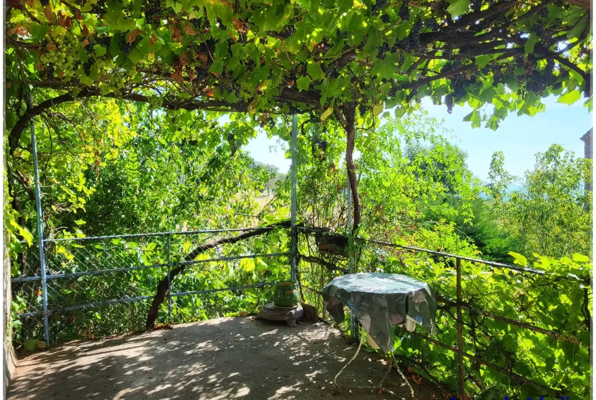 Maison à vendre à Gluiras de 108 m² avec jardin et studio indépendant 