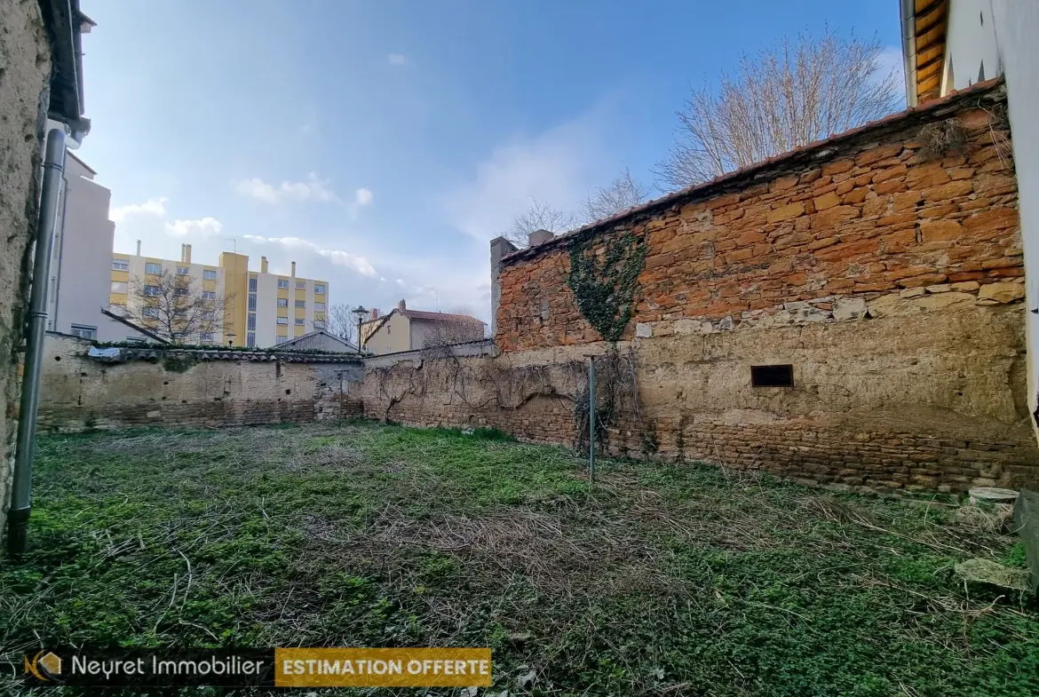 Maison à rénover de 152 m² avec jardin à Villefranche-sur-Saône 