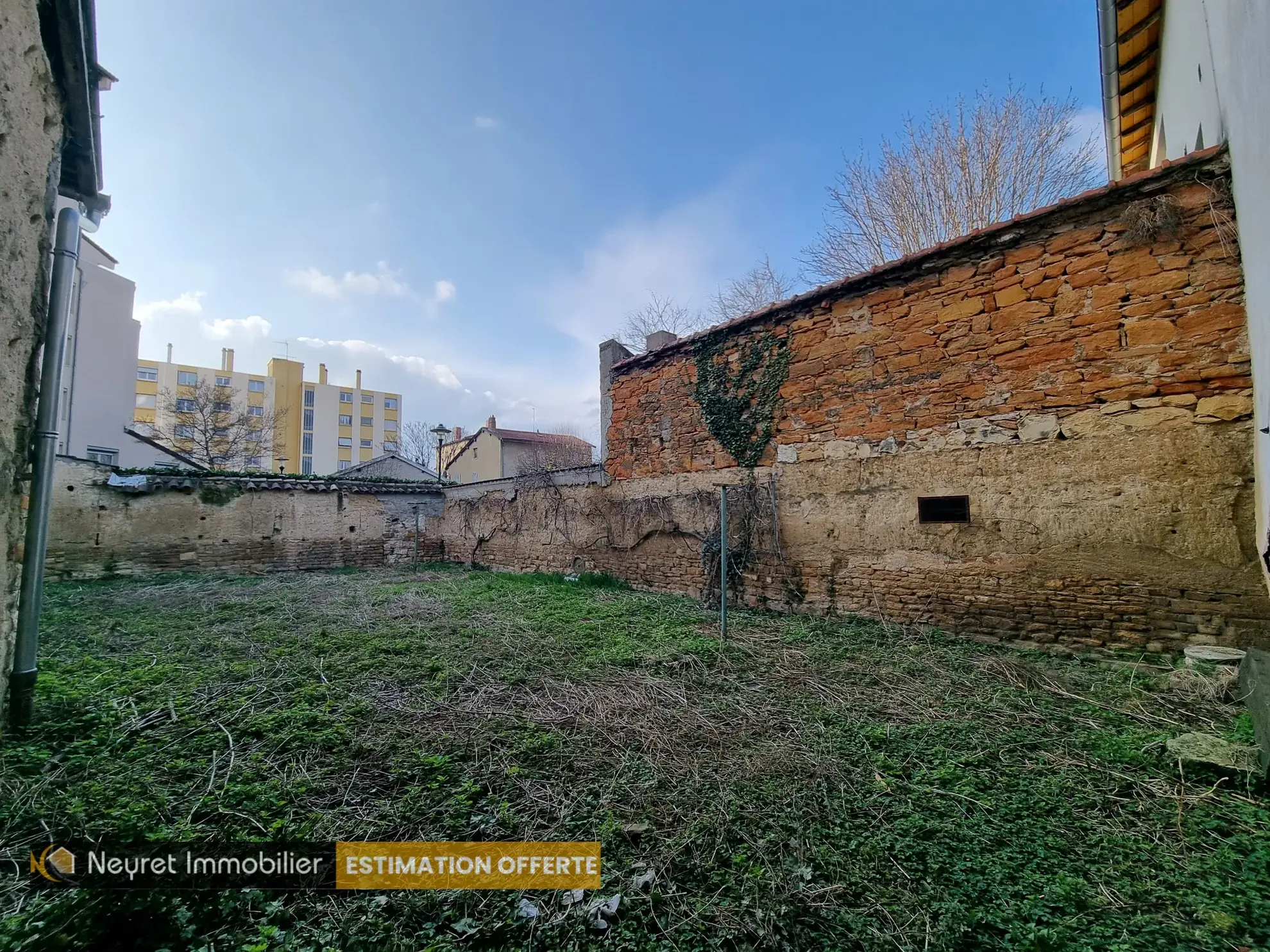 Maison à rénover de 152 m² avec jardin à Villefranche-sur-Saône 