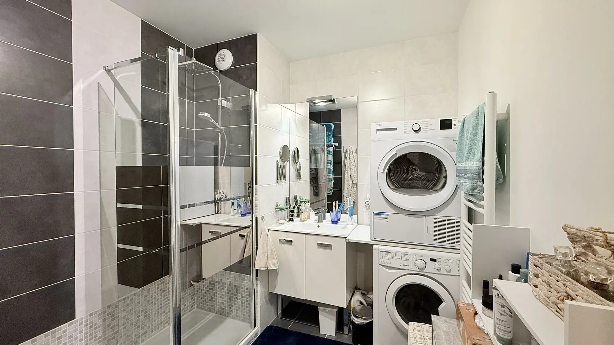 Appartement T3 lumineux avec balcon, garage et parking à Frans 