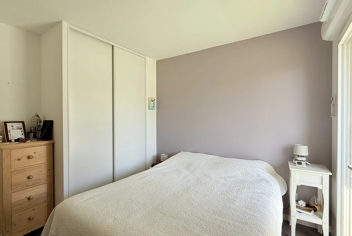 Appartement T3 lumineux avec balcon, garage et parking à Frans 