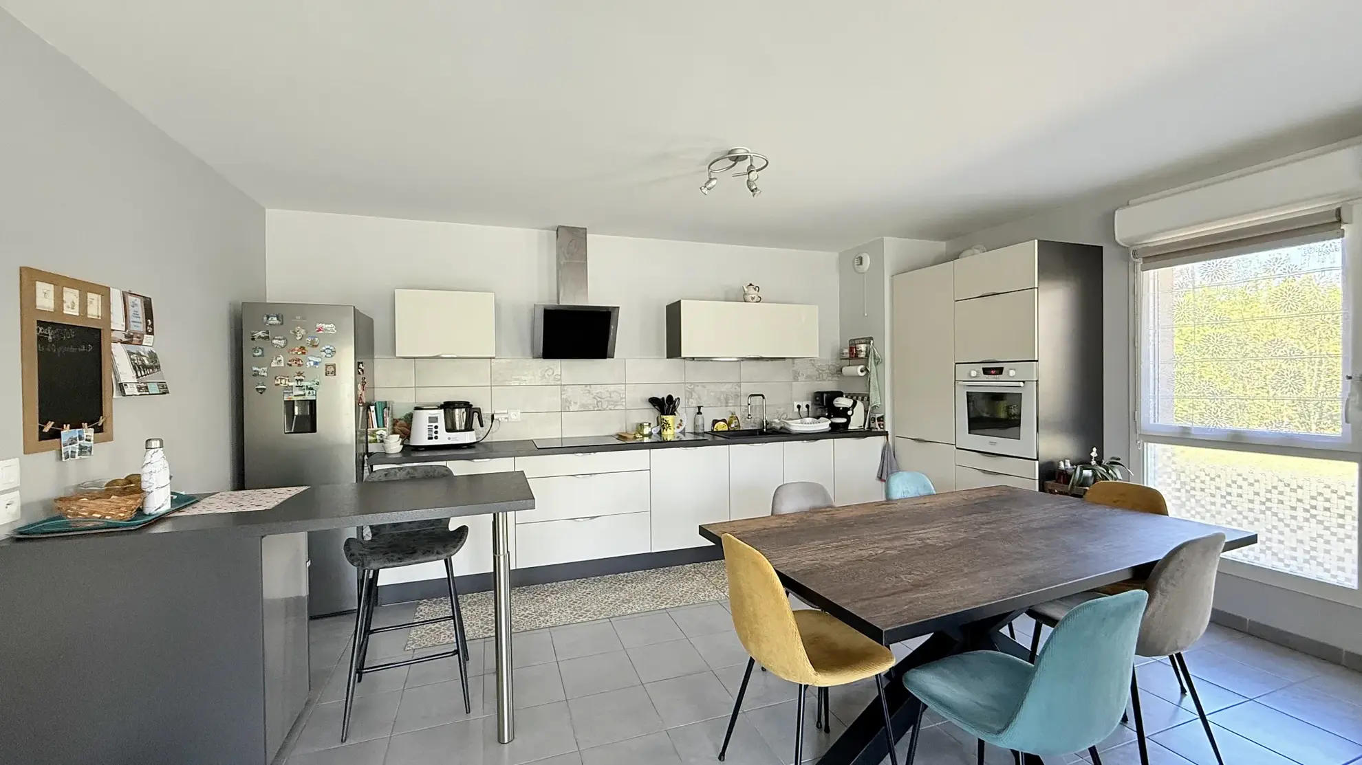 Appartement T3 lumineux avec balcon, garage et parking à Frans 