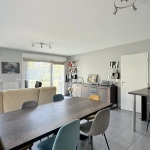 Appartement T3 lumineux avec balcon, garage et parking à Frans