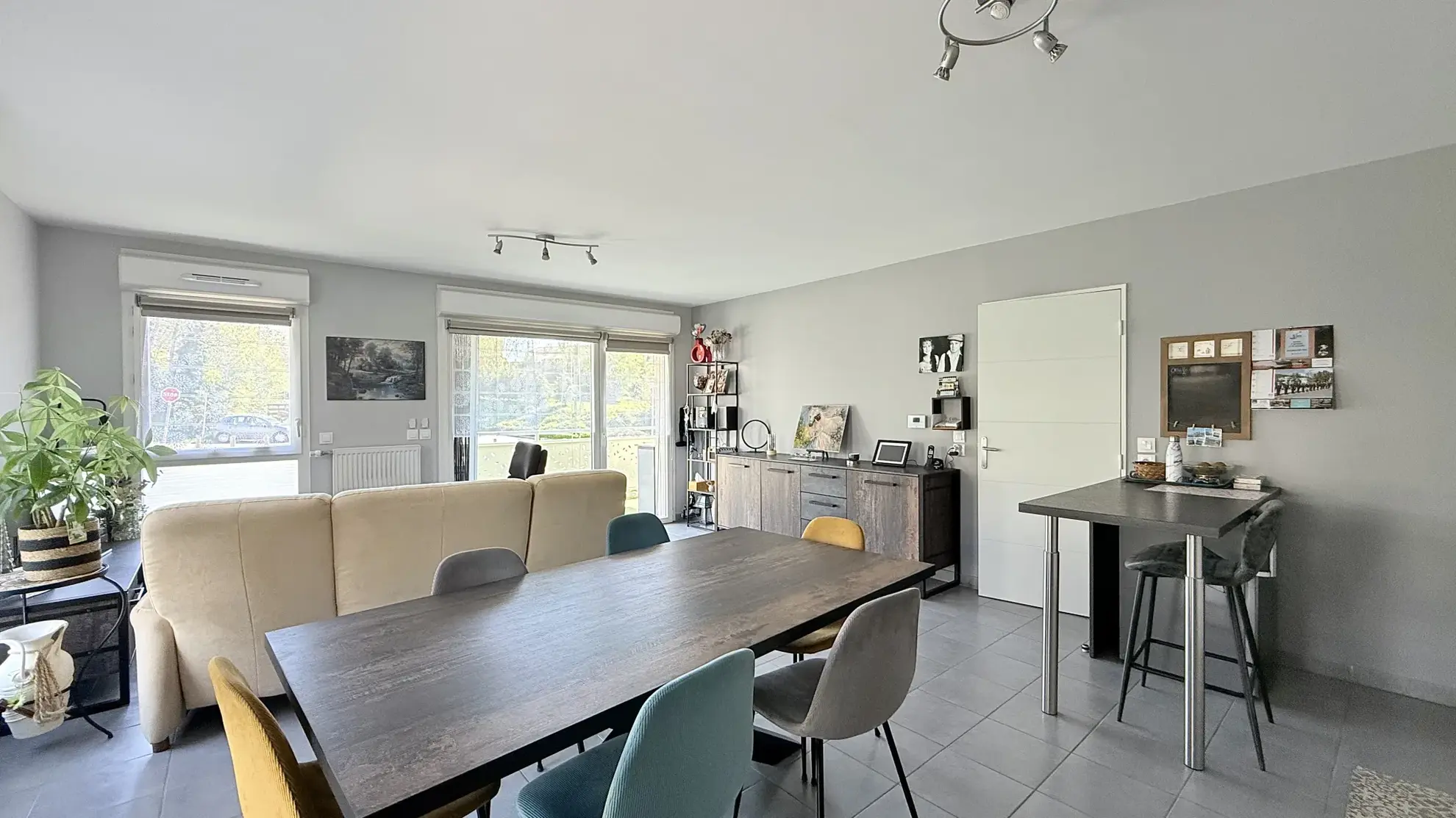 Appartement T3 lumineux avec balcon, garage et parking à Frans 