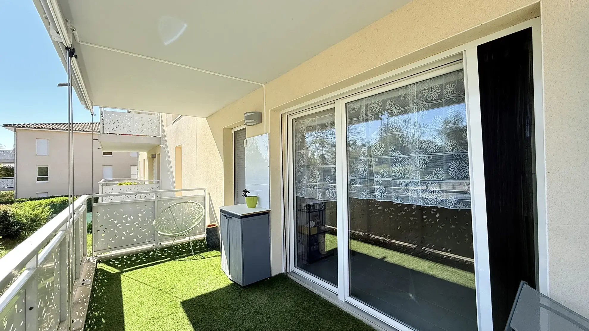 Appartement T3 lumineux avec balcon, garage et parking à Frans 
