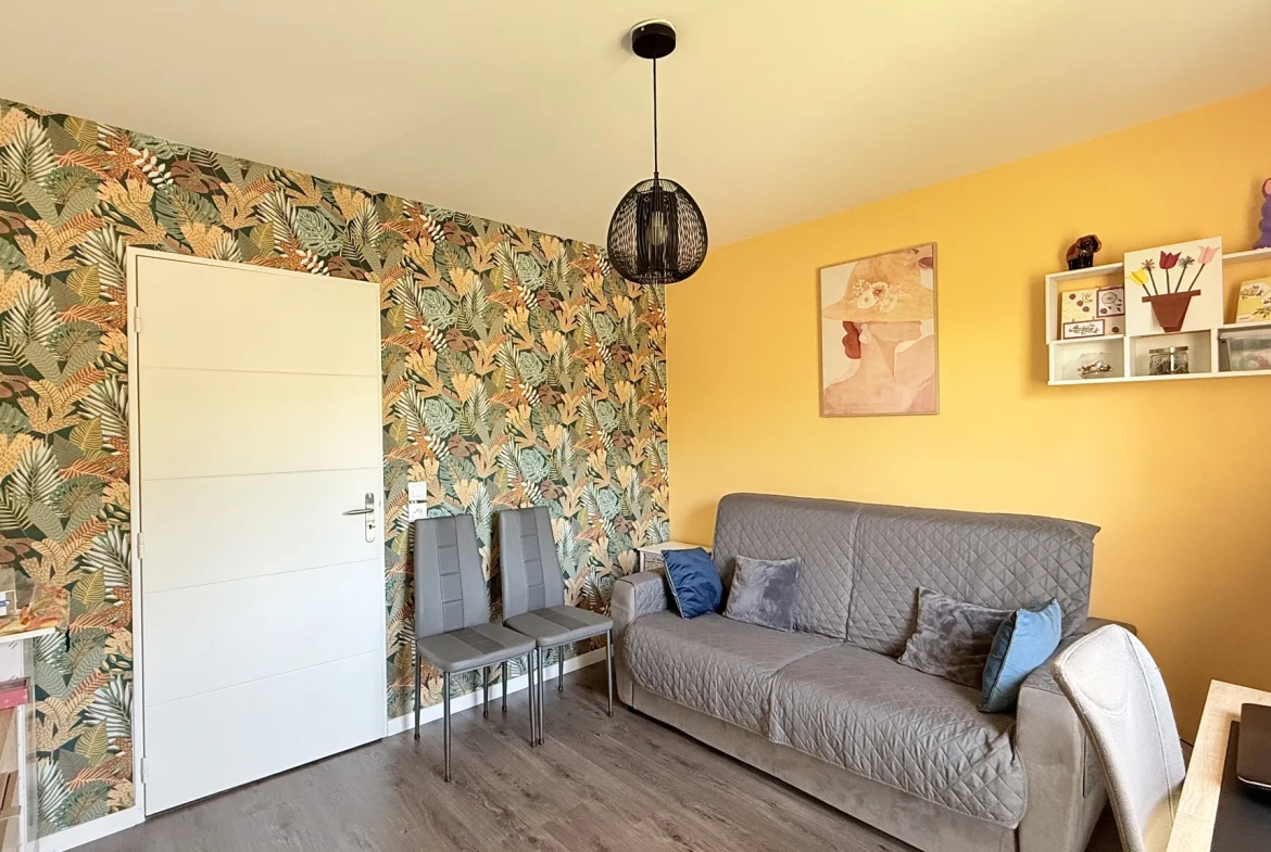 Appartement T3 lumineux avec balcon, garage et parking à Frans 