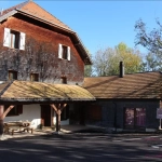 Location d'un studio à Bonnevaux avec vue rivière et terrasse