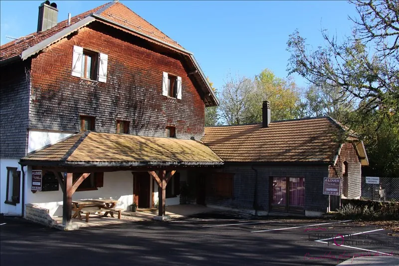Location d'un studio à Bonnevaux avec vue rivière et terrasse 