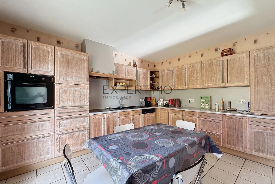 Maison 150 m² avec dépendances, chauffage géothermique à Saint Germain du Plain 