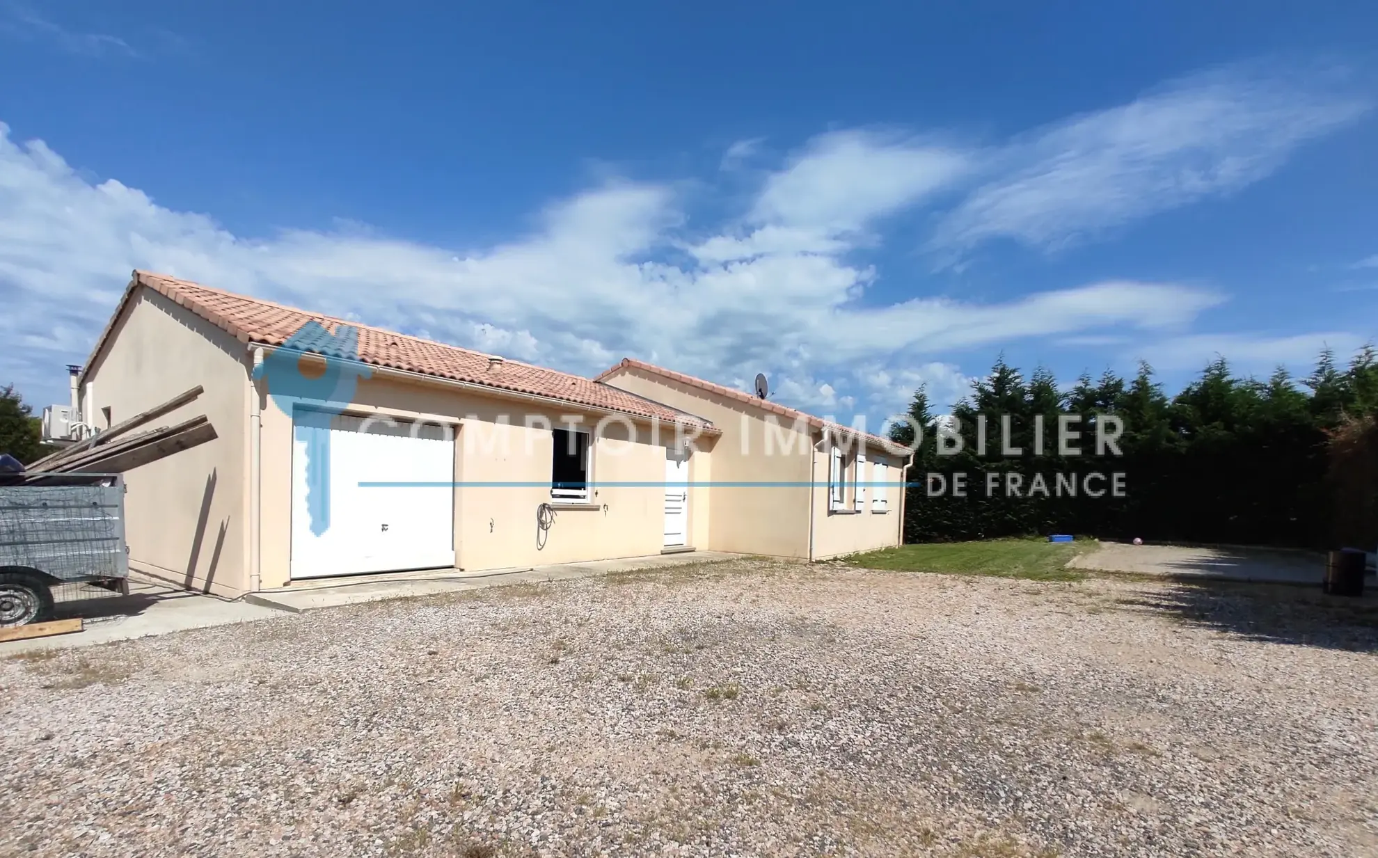 Maison de plain-pied avec 3 chambres et grand jardin proche Soual 
