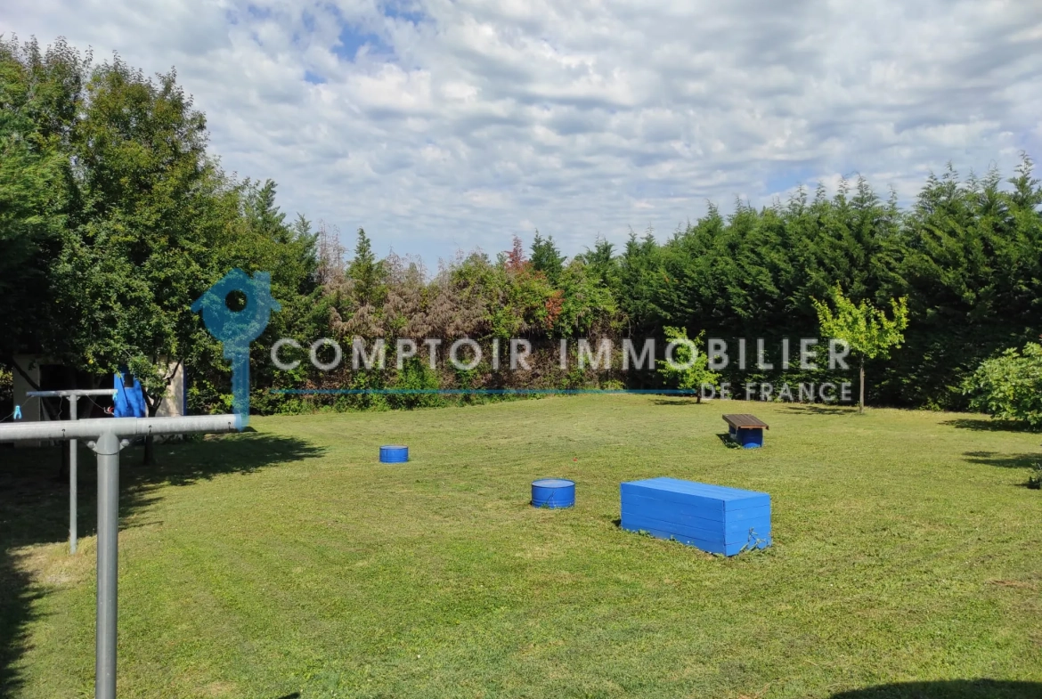 Maison de plain-pied avec 3 chambres et grand jardin proche Soual 