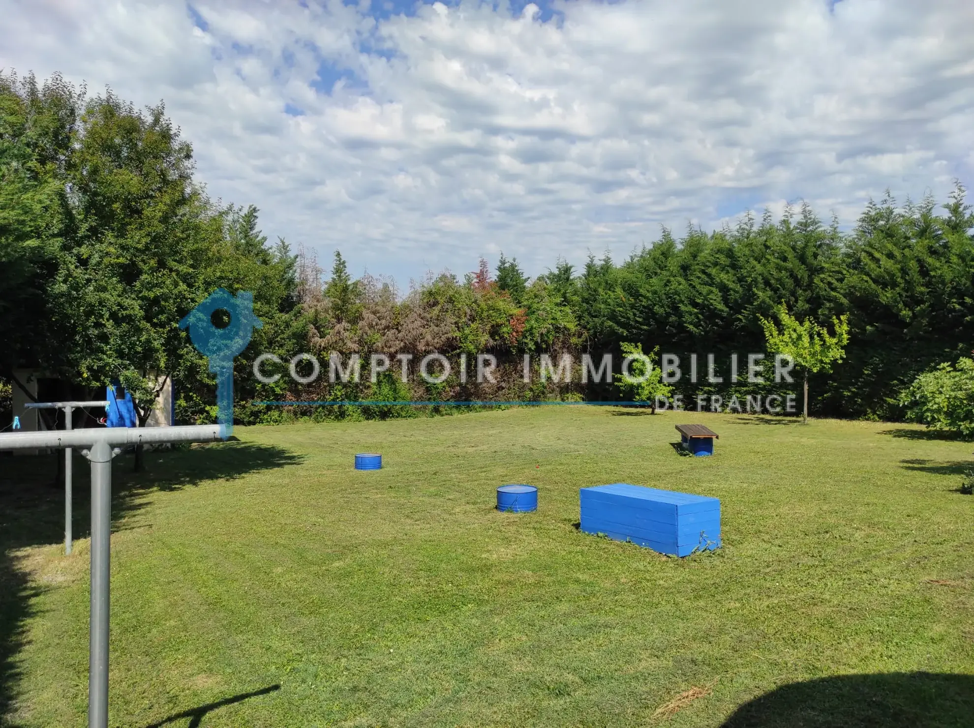 Maison de plain-pied avec 3 chambres et grand jardin proche Soual 