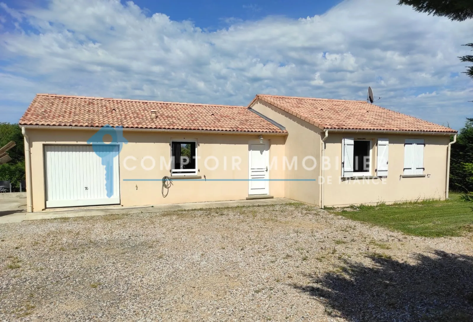 Maison de plain-pied avec 3 chambres et grand jardin proche Soual 