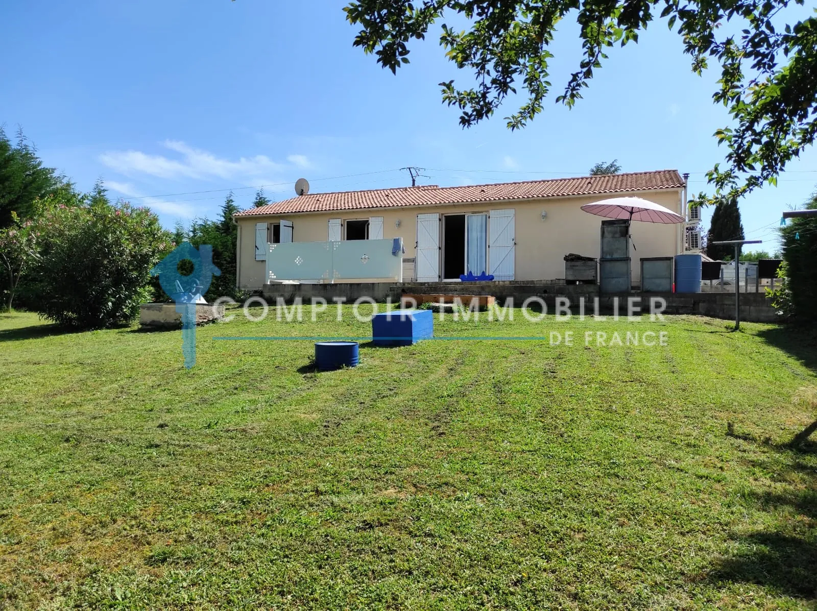 Maison de plain-pied avec 3 chambres et grand jardin proche Soual 