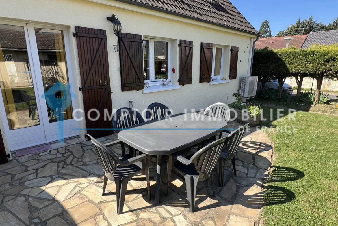 Maison familiale de plain-pied à La Ferté Alais avec garage et terrasse 