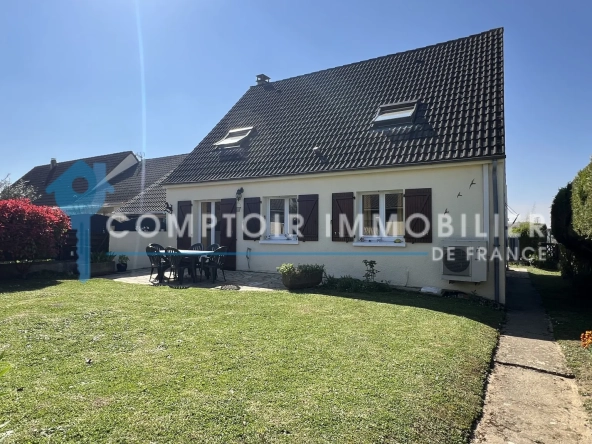 Maison familiale de plain-pied à La Ferté Alais avec garage et terrasse